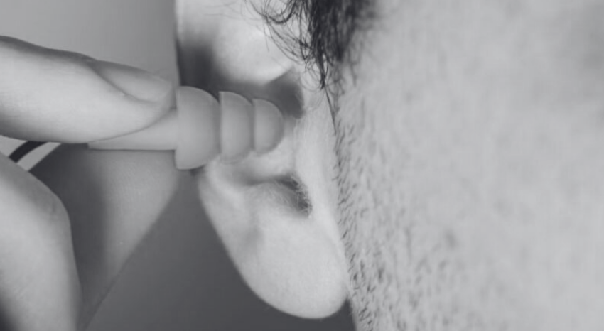 Jovem apanhado com auricular e câmara em exame de código em Braga