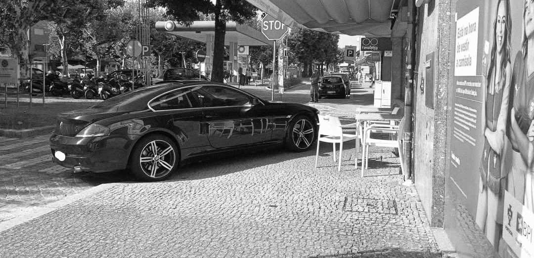 Estacionamento de BMW ‘à patrão’ em Vila Verde gera críticas