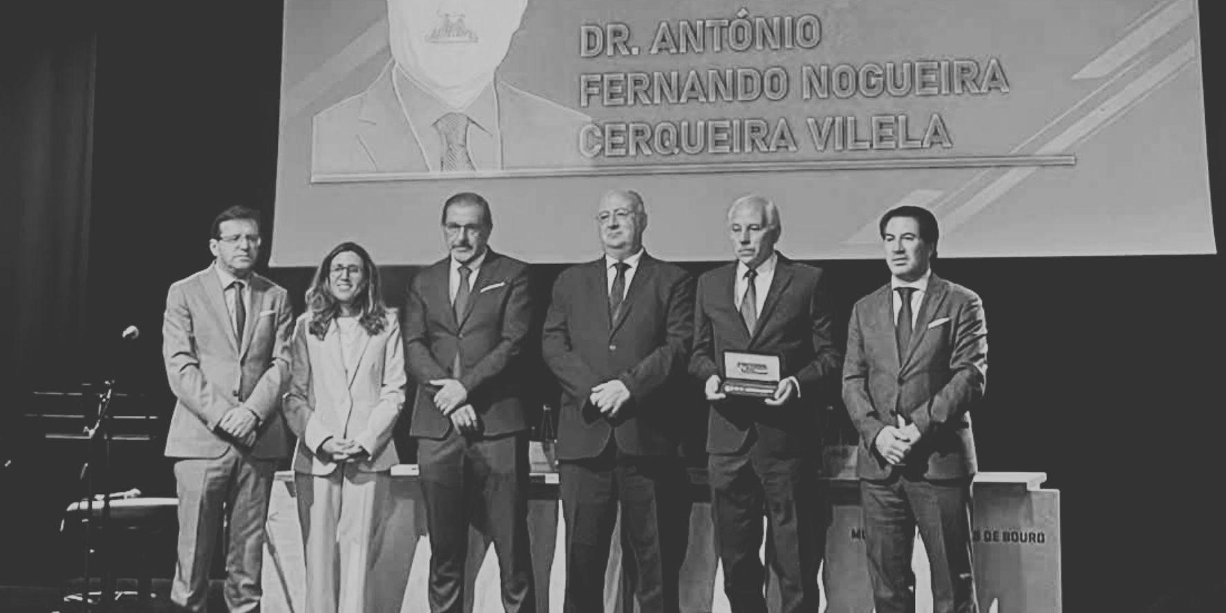 Vilela. Condenado por corrupção recebe Chave de Honra