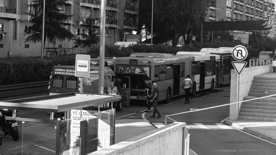 Choque em cadeia em Braga entre dois autocarros e um carro faz 19 feridos