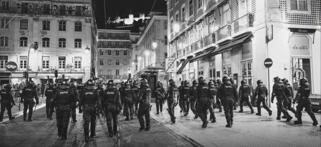 PSP ‘limpa’ praças ocupadas com tendas. Governo em silêncio