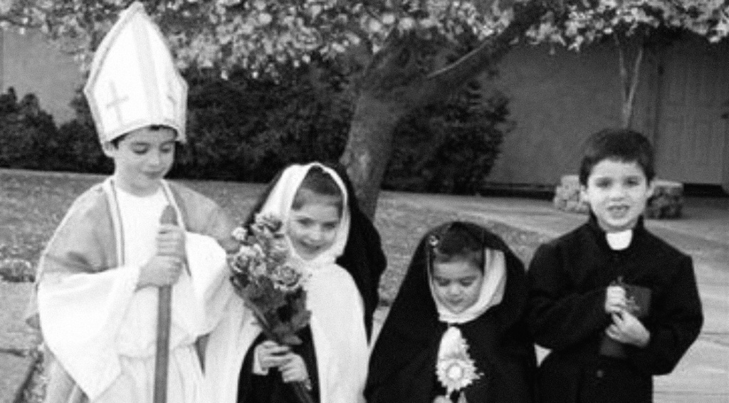 Escolas católicas mudam o Halloween e crianças a vestem-se de santos